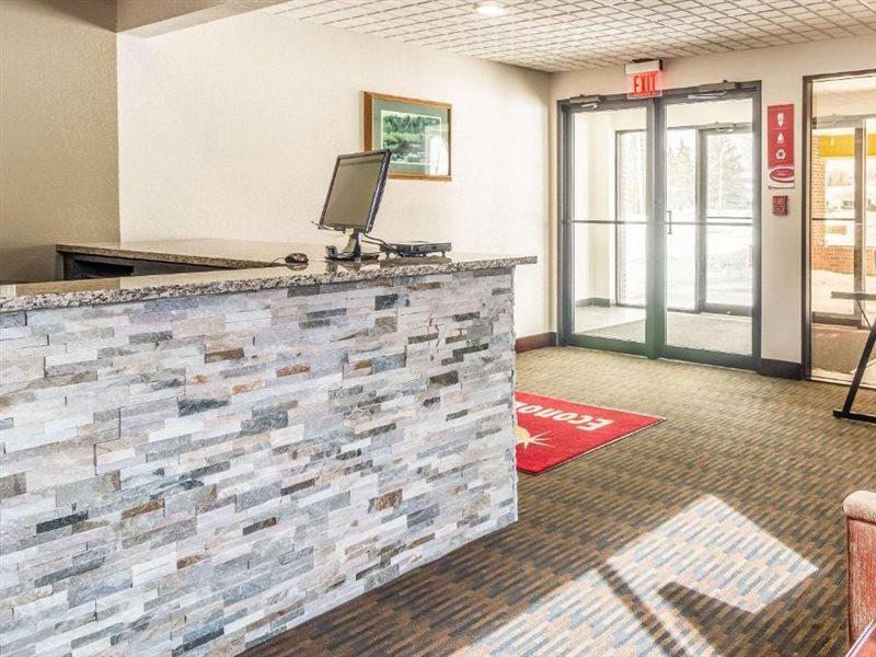 Econo Lodge Cadillac By Choice Eksteriør billede