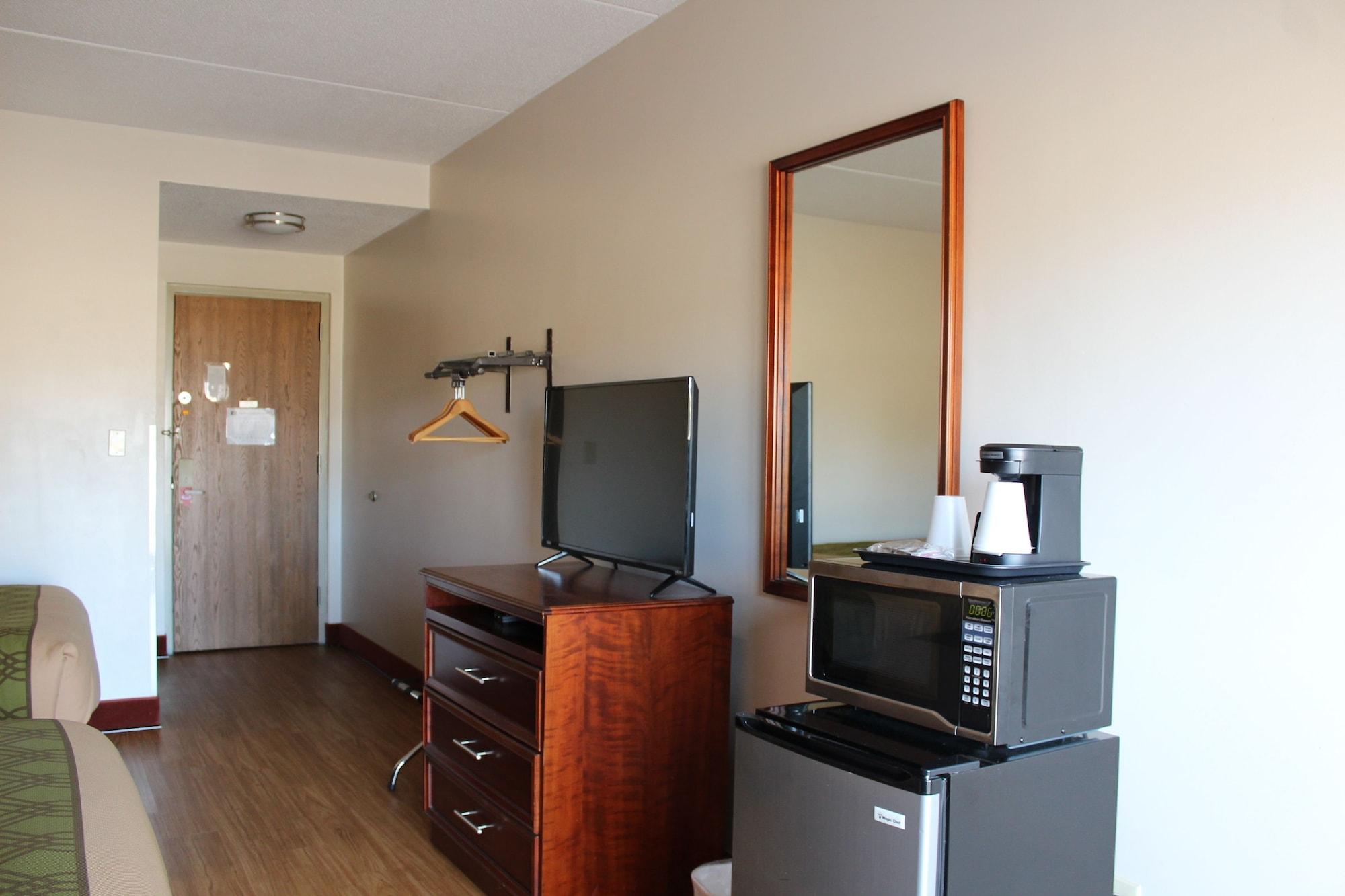 Econo Lodge Cadillac By Choice Eksteriør billede