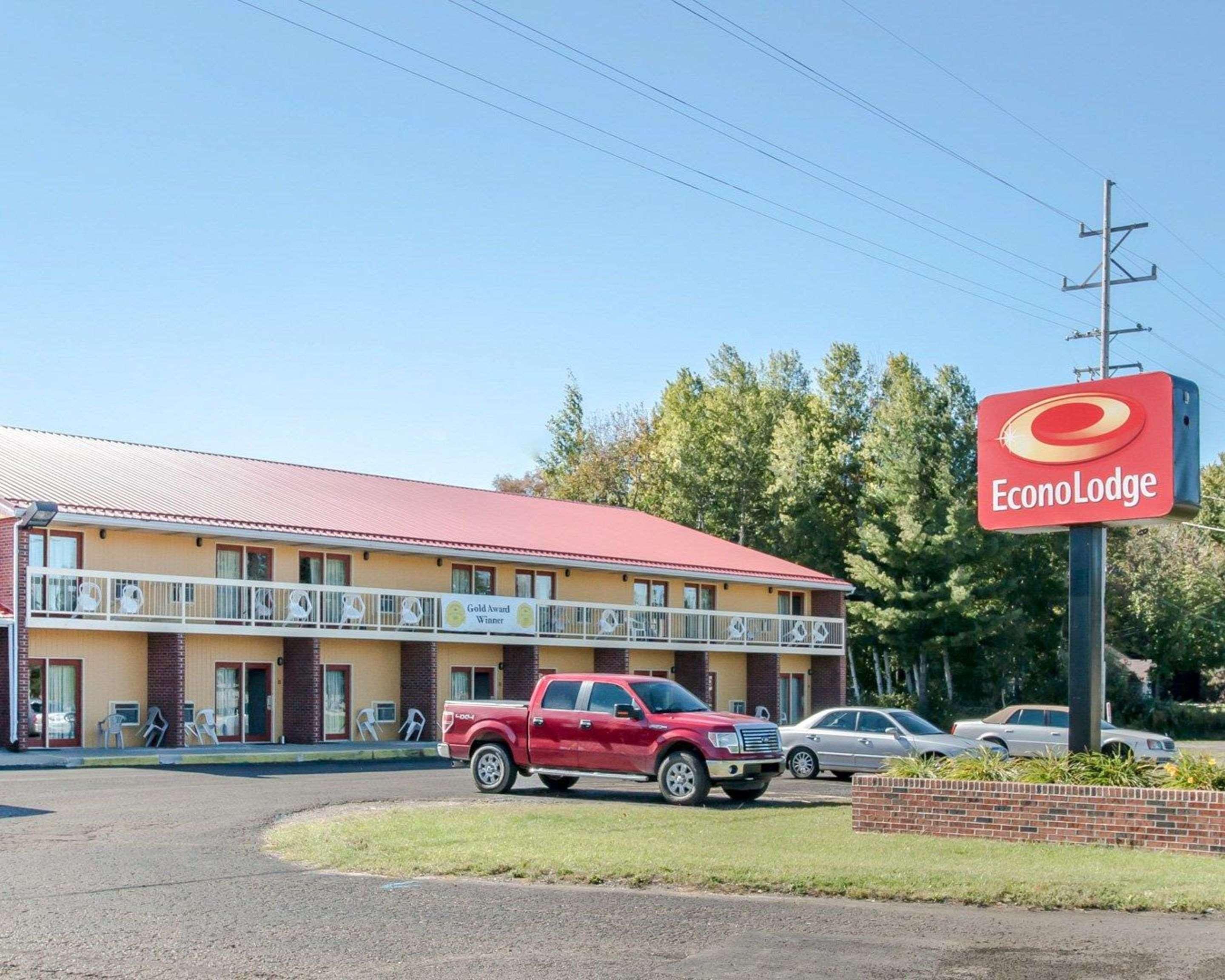 Econo Lodge Cadillac By Choice Eksteriør billede